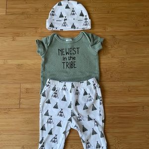 Newest in the Tribe 0-3month infant set